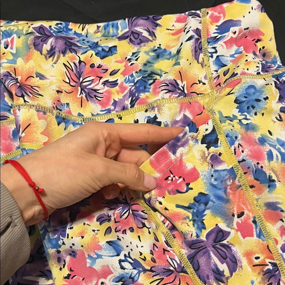 EUC matching Floral Sports Bra and Leggings Set - Picture 8 of 8